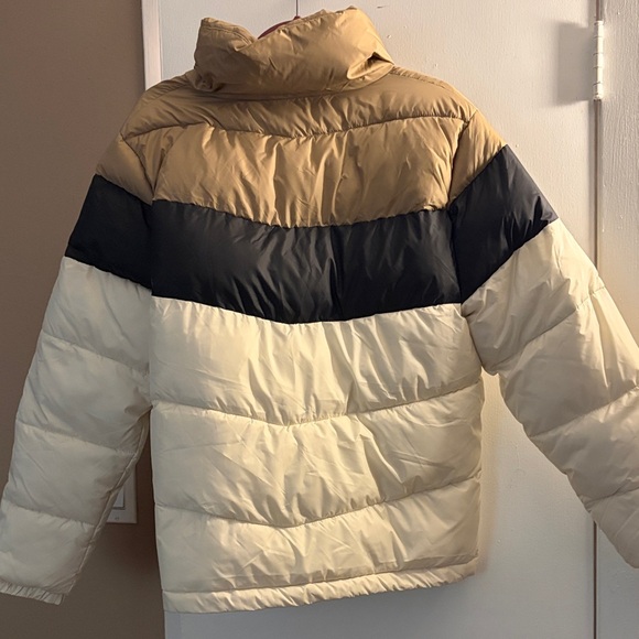 Columbia womens Cream, Tan, and Black Puffer Jacket - Picture 4 of 4
